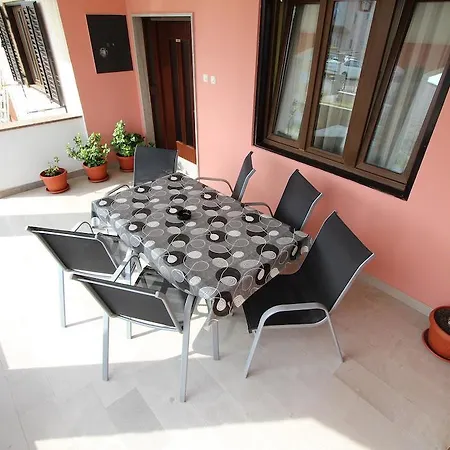 Apartment Ari *